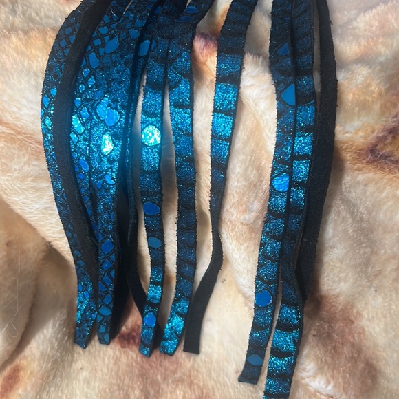 Turquoise printed leather long fringe bracelet - Picture 8 of 10